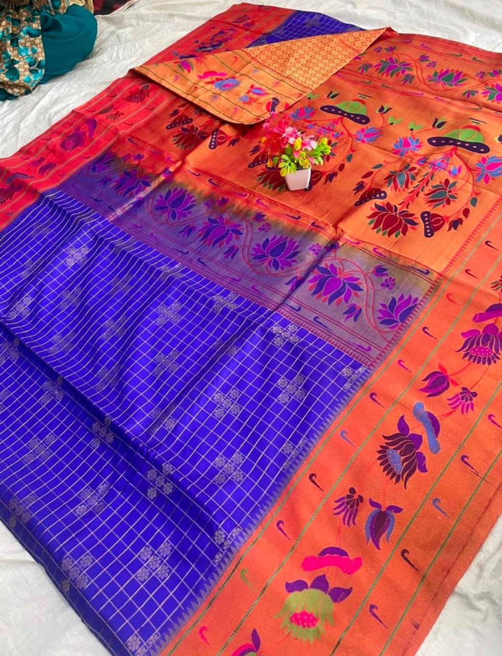 🍁Type: Gadwal Pure Pattu/Silk Paithani Pallu With Blouse Sarees.