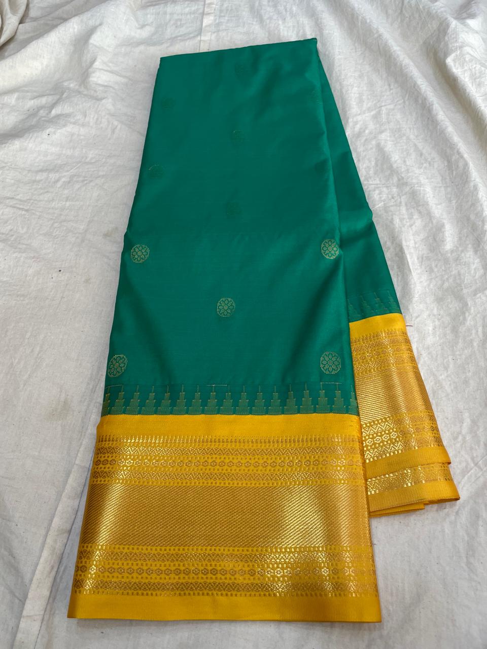 🍁Type: Gadwal Mixed Silk With Blouse Sarees.