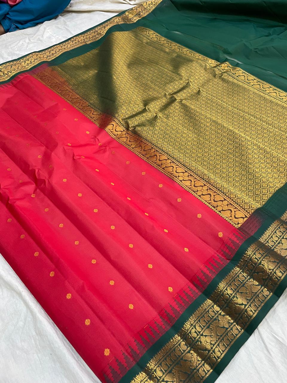 🍁Type: Gadwal Pure Pattu Butta Small Boder With Blouse Sarees.