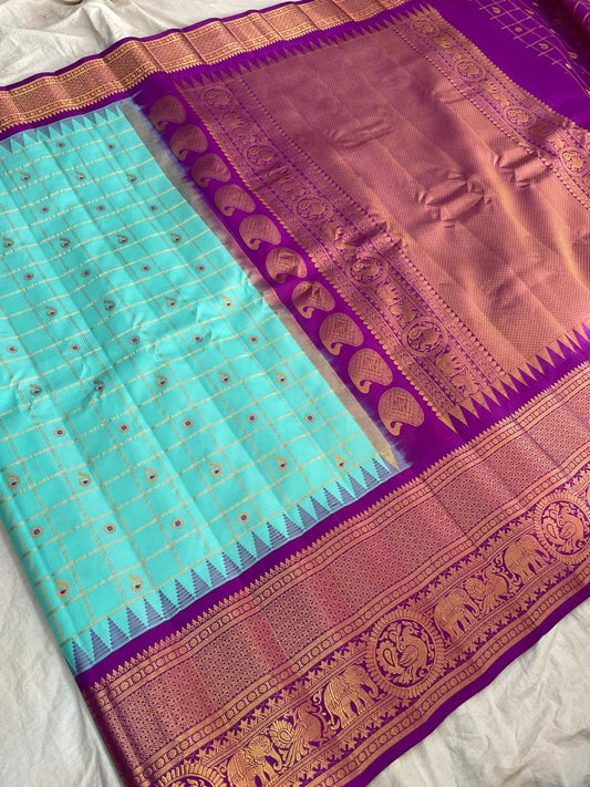 🍁Type: Gadwal Pure Pattu Butta  Kanchi Border With Blouse Sarees.