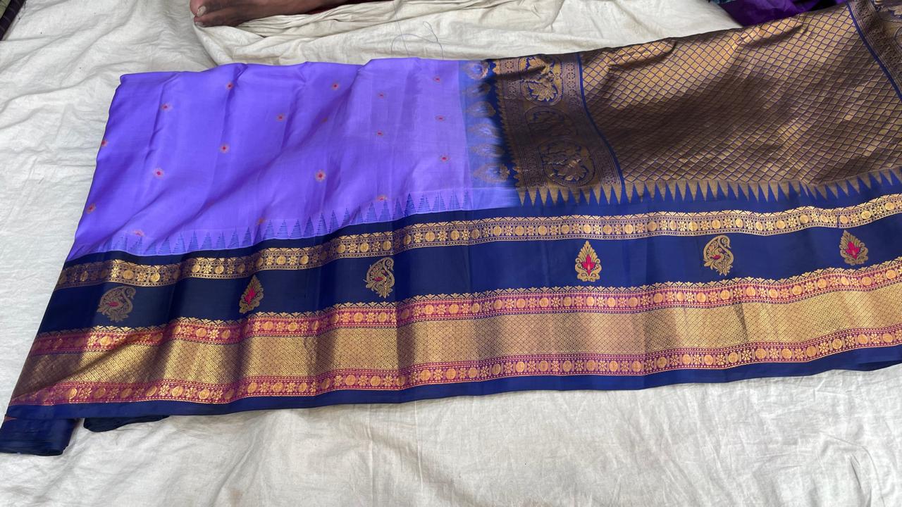 🍁Gadwal Pure Silk Border Butta With Blouse Sarees.