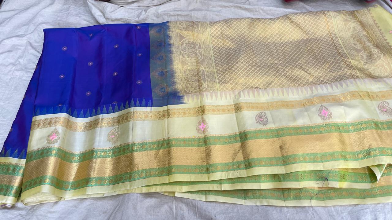 🍁Gadwal Pure Silk Border Butta With Blouse Sarees.