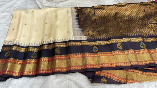 🍁Gadwal Pure Silk Border Butta With Blouse Sarees.