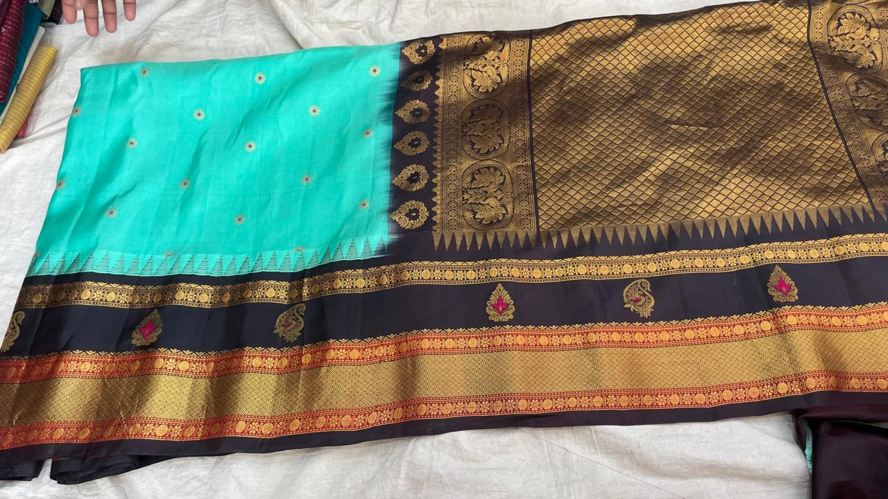 🍁Gadwal Pure Silk Border Butta With Blouse Sarees.