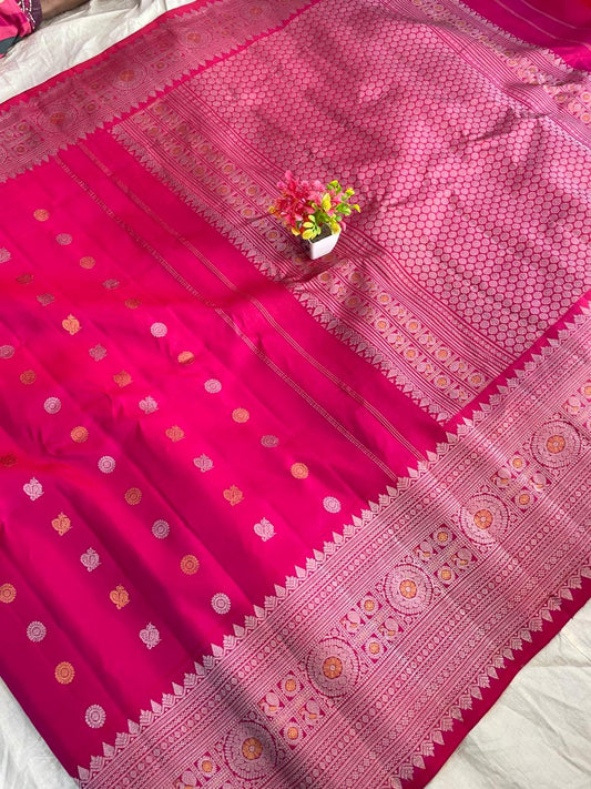 🍁Type: Gadwal Pure Silk Handloom Turning Border With Blouse Sarees.