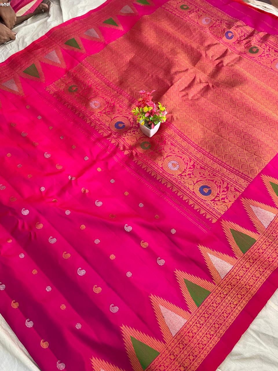 🍁Gadwal Pure Silk Handloom Turning Border With Blouse Sarees.