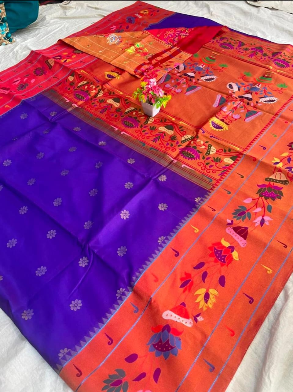 🍁Type: Gadwal Pure Pattu/Silk Paithani Pallu With Blouse Sarees.