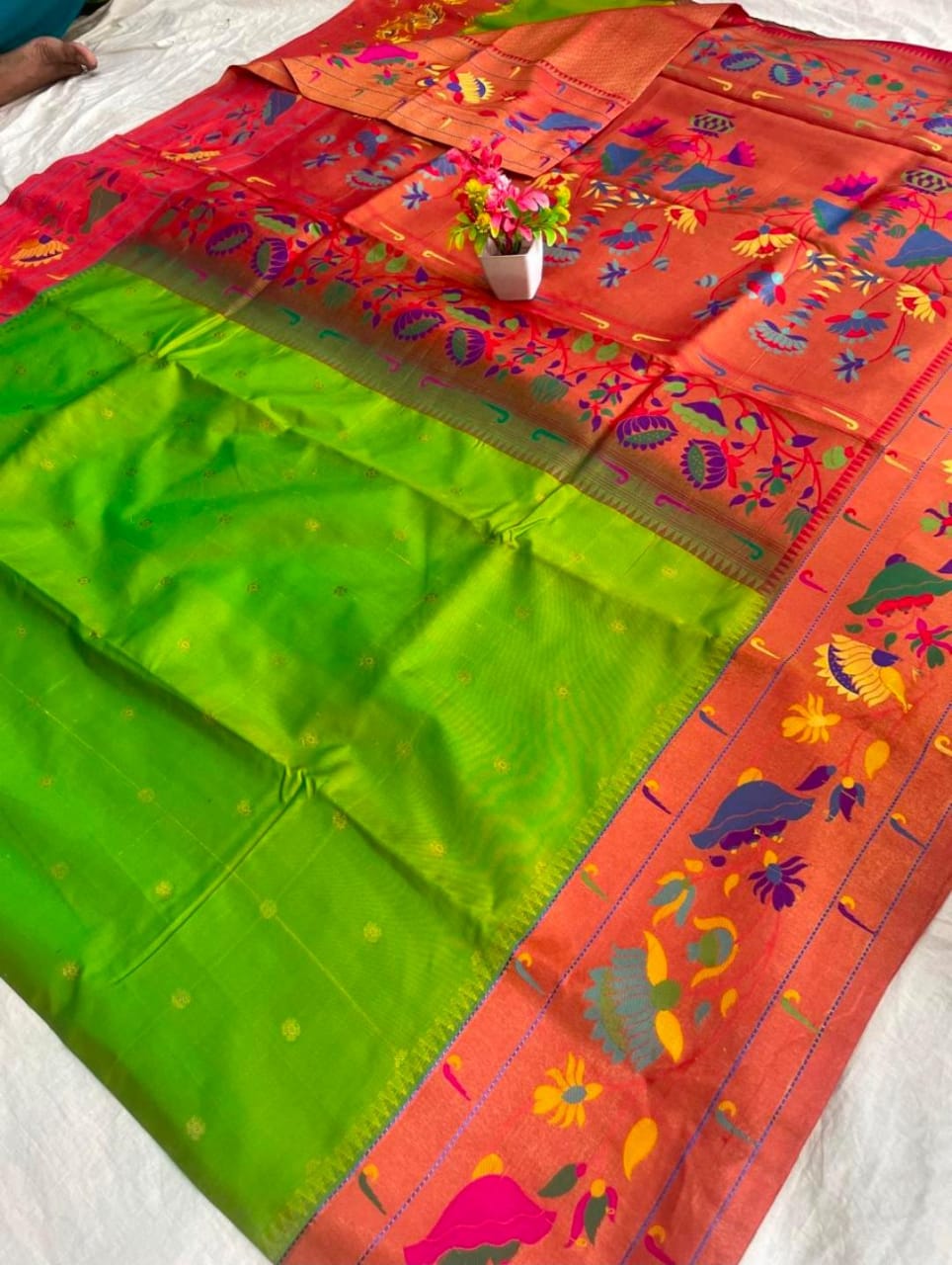 🍁Type: Gadwal Pure Pattu/Silk Paithani Pallu With Blouse Sarees.