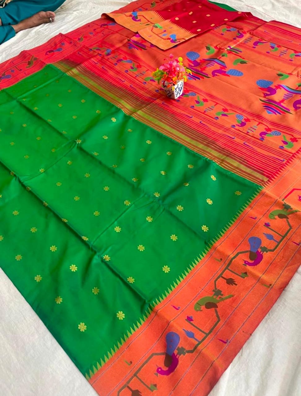 🍁Type: Gadwal Pure Pattu/Silk Paithani Pallu With Blouse Sarees.