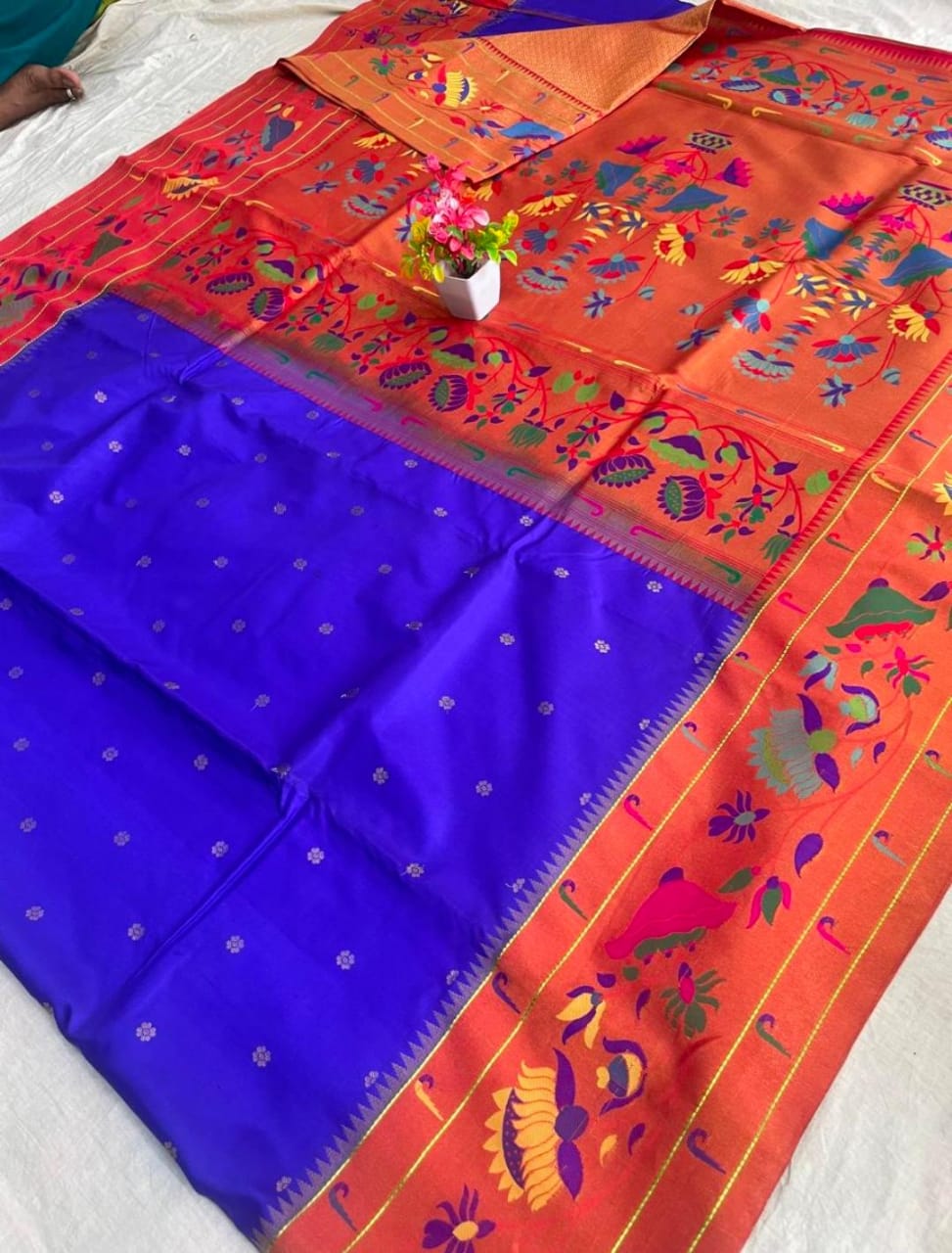 🍁Type: Gadwal Pure Pattu/Silk Paithani Pallu With Blouse Sarees.