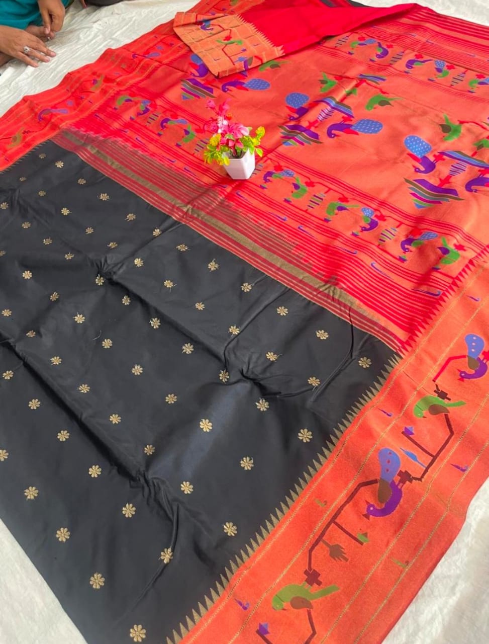 🍁Type: Gadwal Pure Pattu/Silk Paithani Pallu With Blouse Sarees.