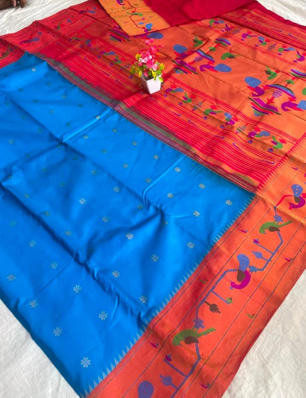 🍁Type: Gadwal Pure Pattu/Silk Paithani Pallu With Blouse Sarees.