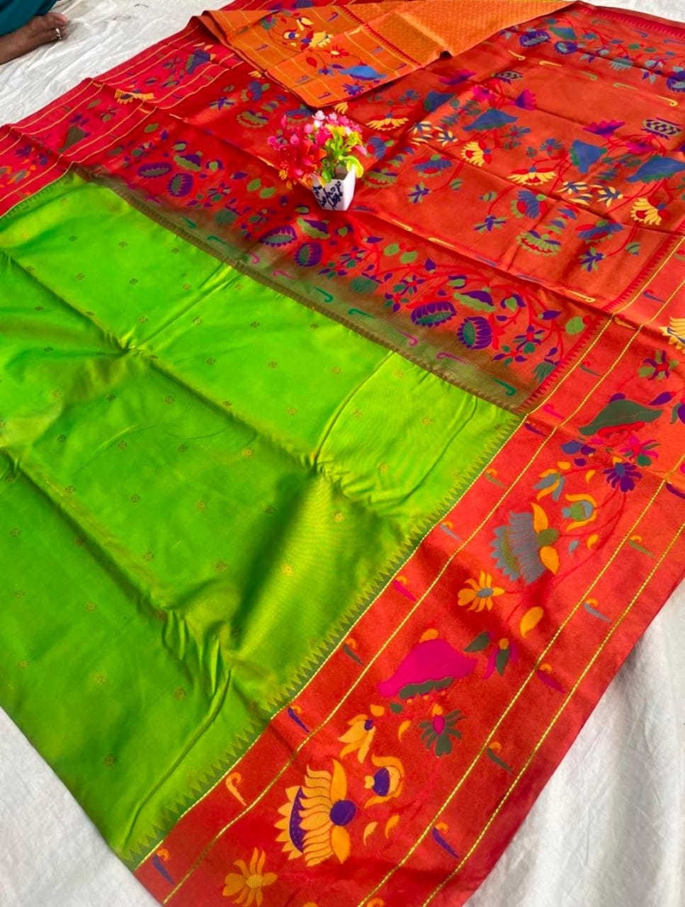 🍁Type: Gadwal Pure Pattu/Silk Paithani Pallu With Blouse Sarees.