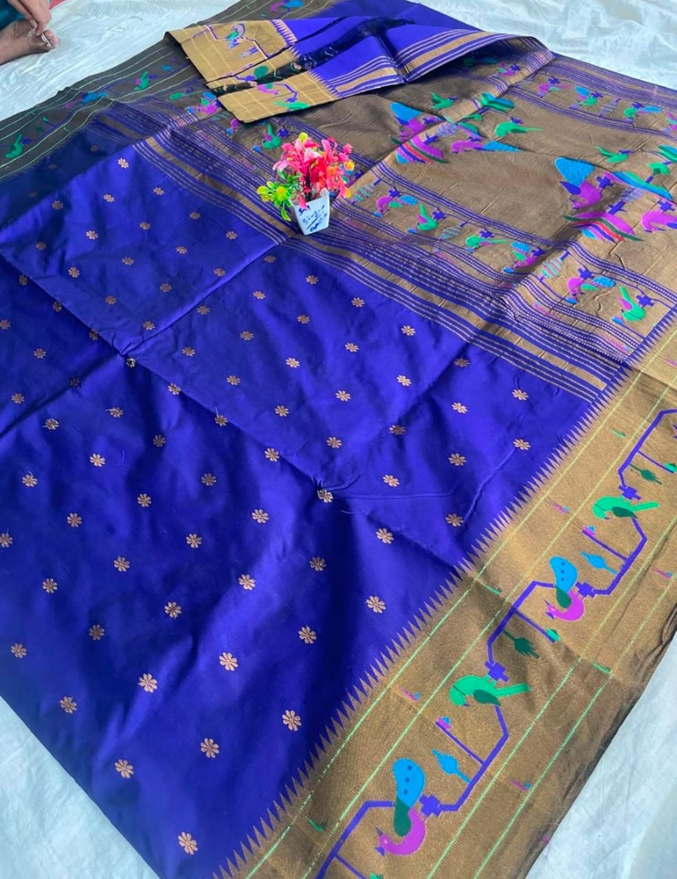 🍁Type: Gadwal Pure Pattu/Silk Paithani Pallu With Blouse Sarees.