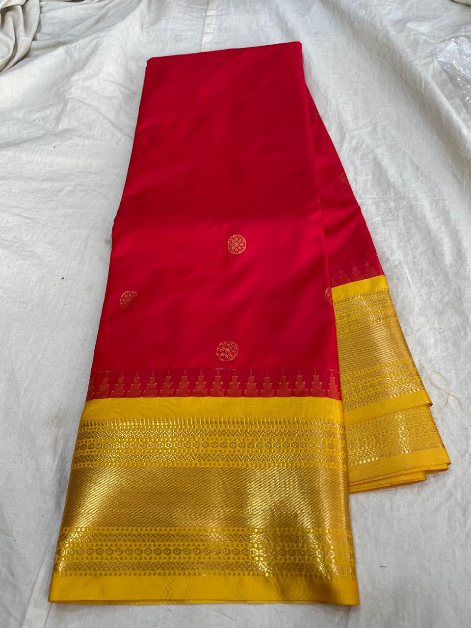 🍁Type: Gadwal Mixed Silk With Blouse Sarees.