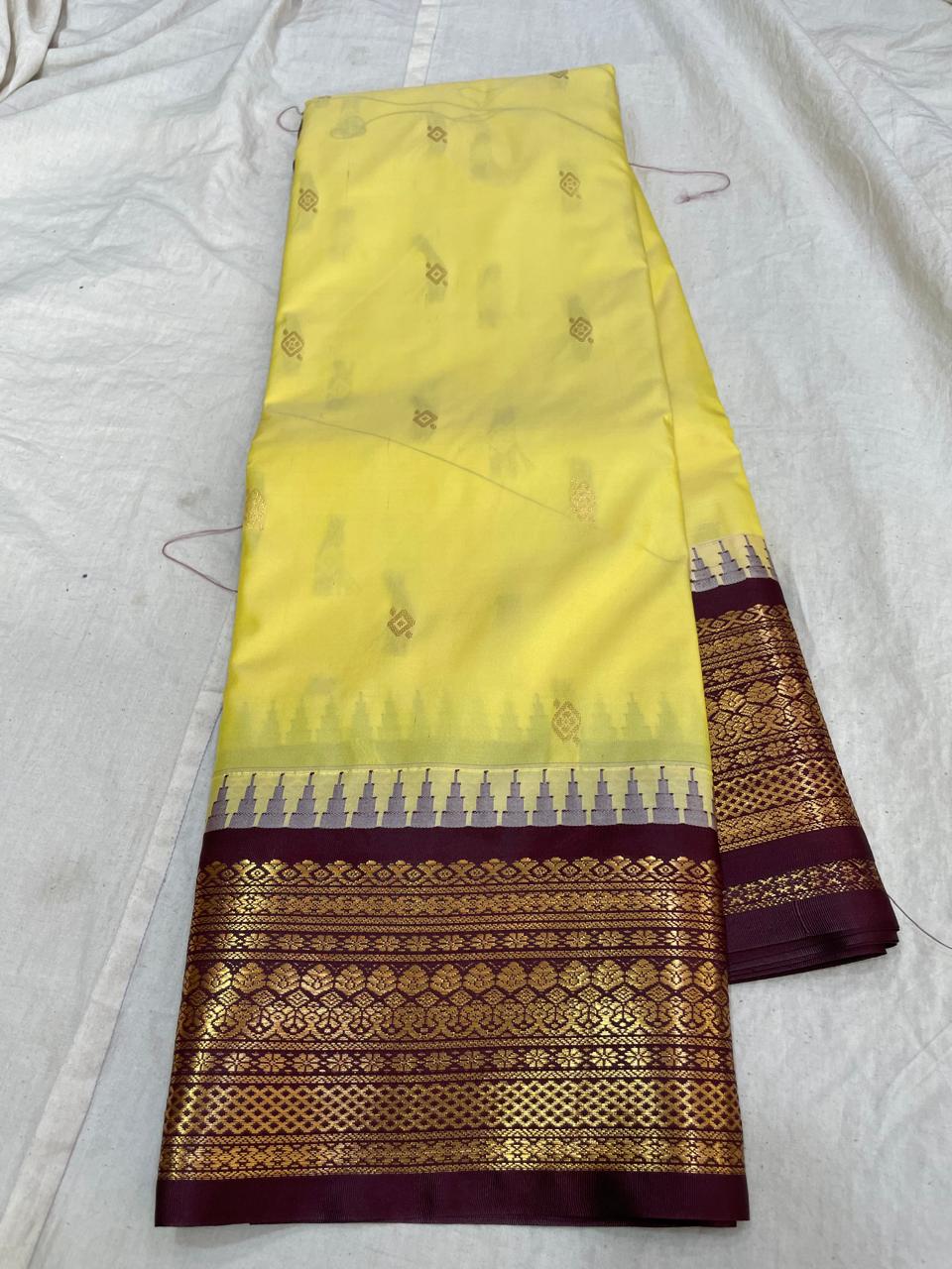 🍁Type: Gadwal Mixed Silk With Blouse Sarees.