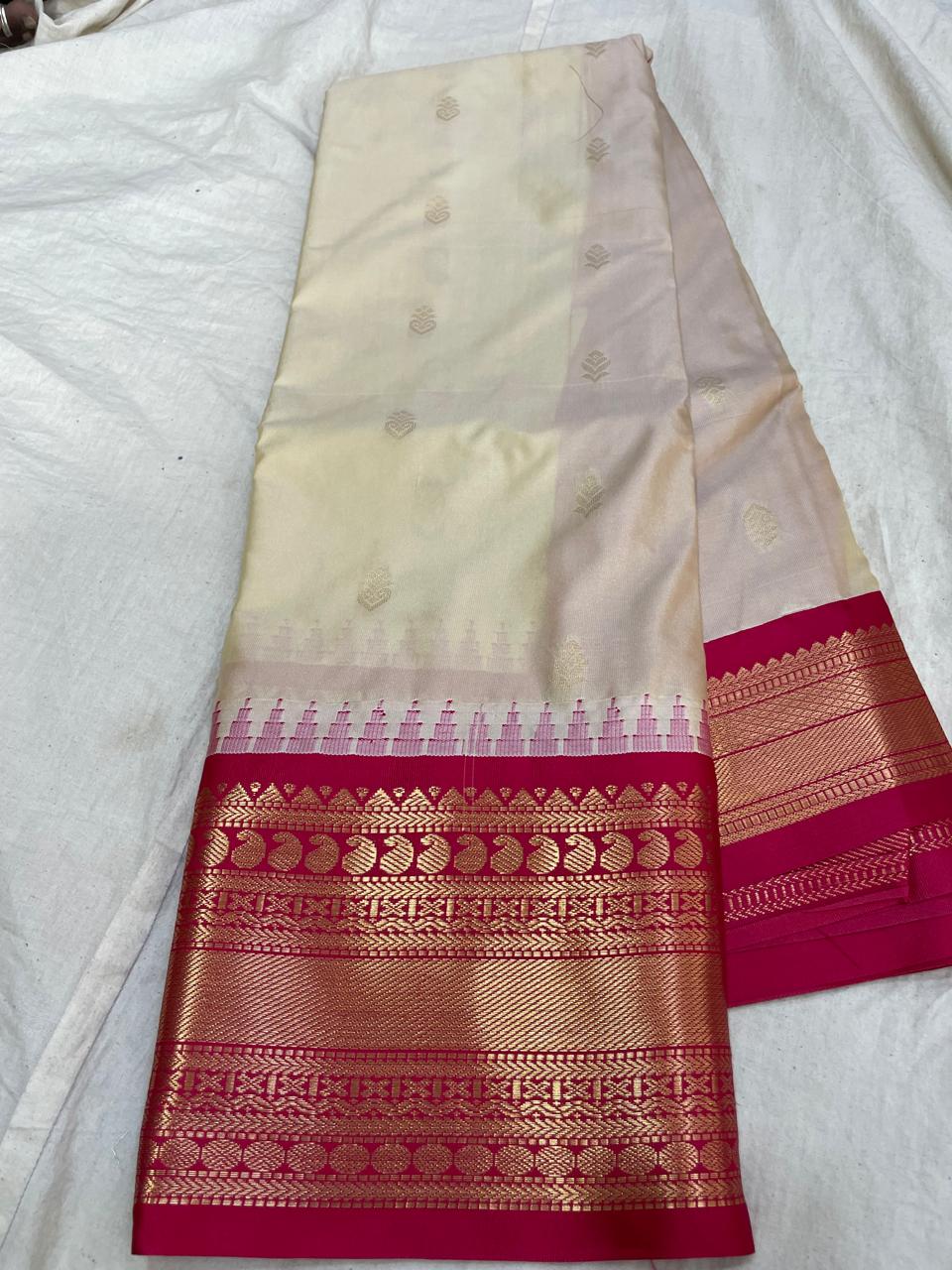 🍁Type: Gadwal Mixed Silk With Blouse Sarees.