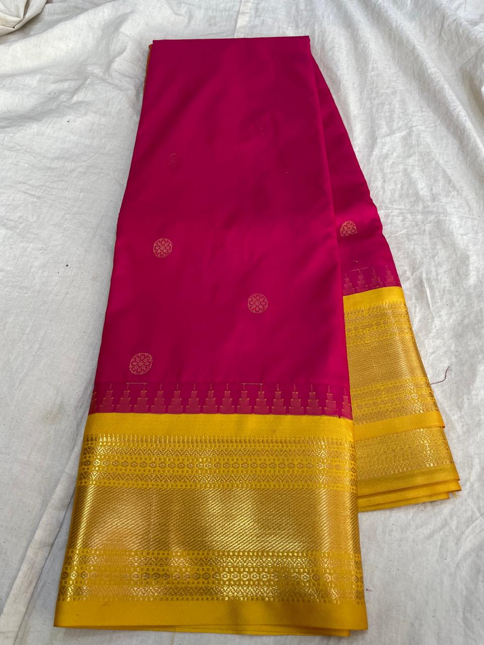 🍁Type: Gadwal Mixed Silk With Blouse Sarees.