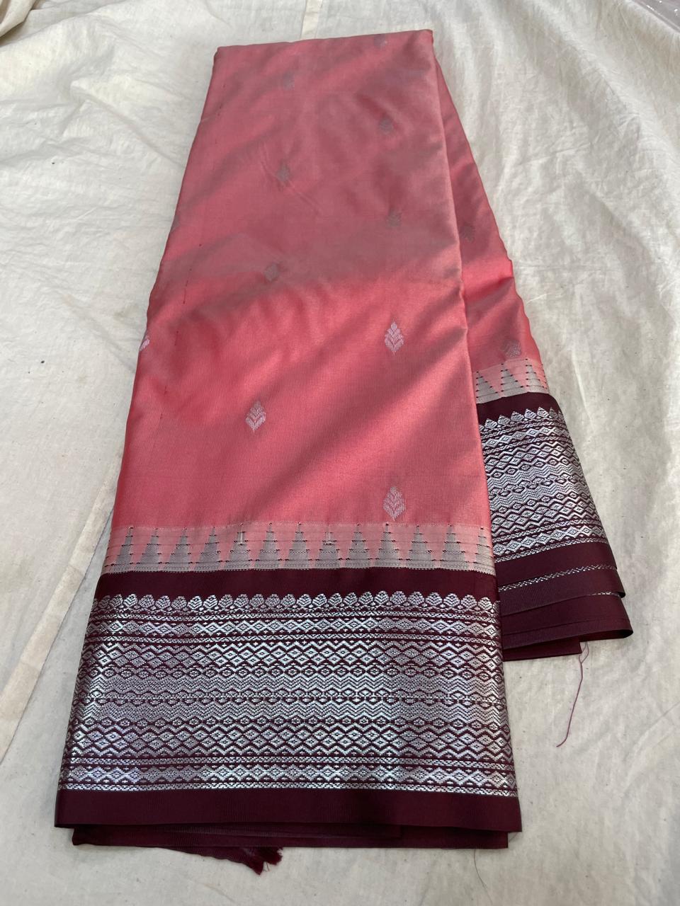 🍁Type: Gadwal Mixed Silk With Blouse Sarees.