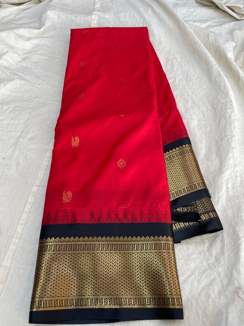 🍁Type: Gadwal Mixed Silk With Blouse Sarees.