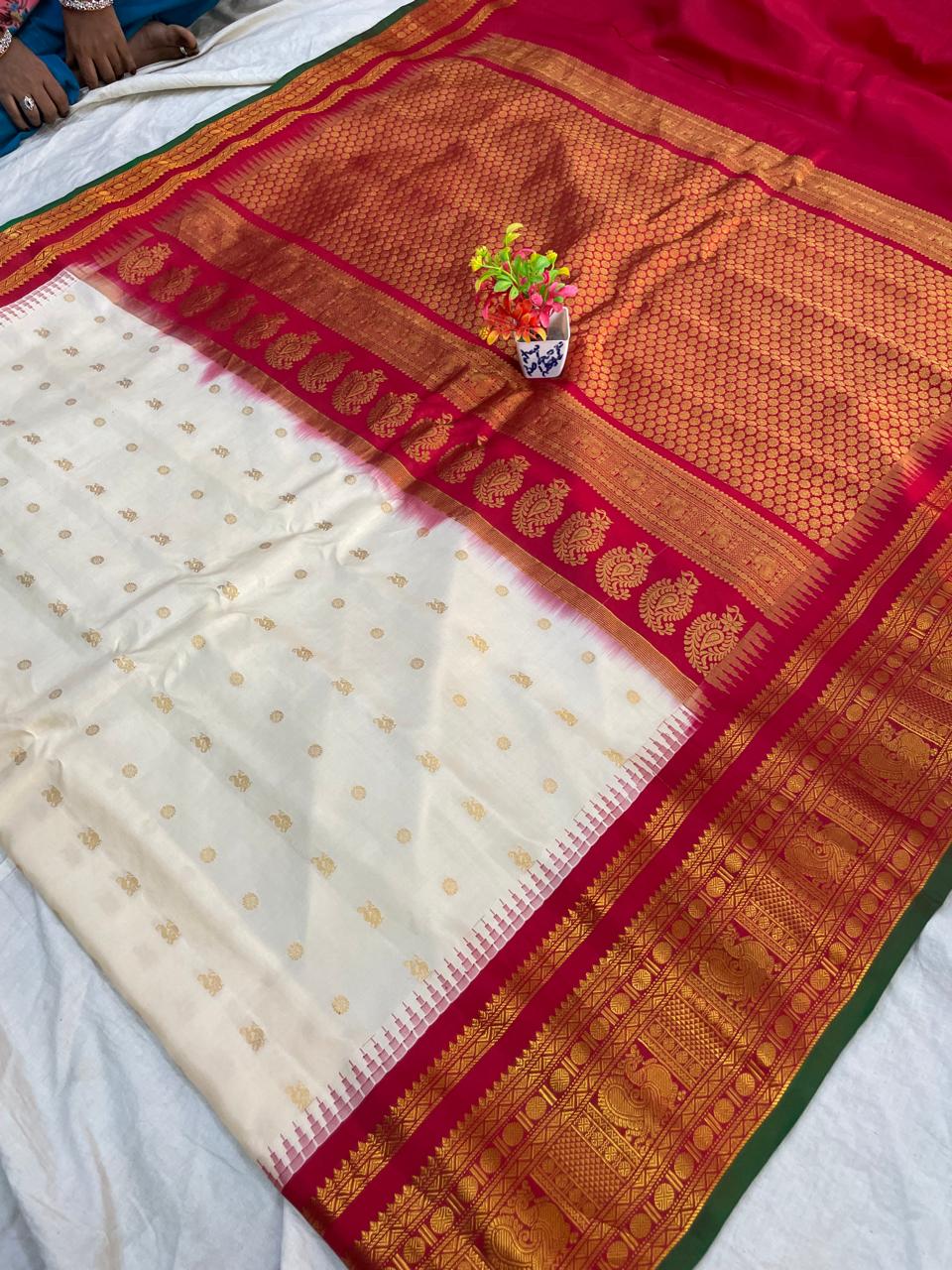 🍁Type: Gadwal Pure Pattu Kanchi Boder With Blouse Sarees.