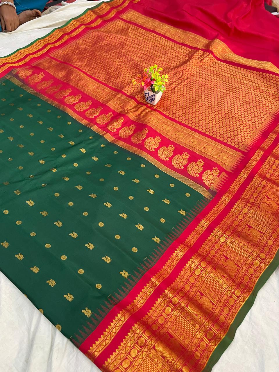 🍁Type: Gadwal Pure Pattu Kanchi Boder With Blouse Sarees.