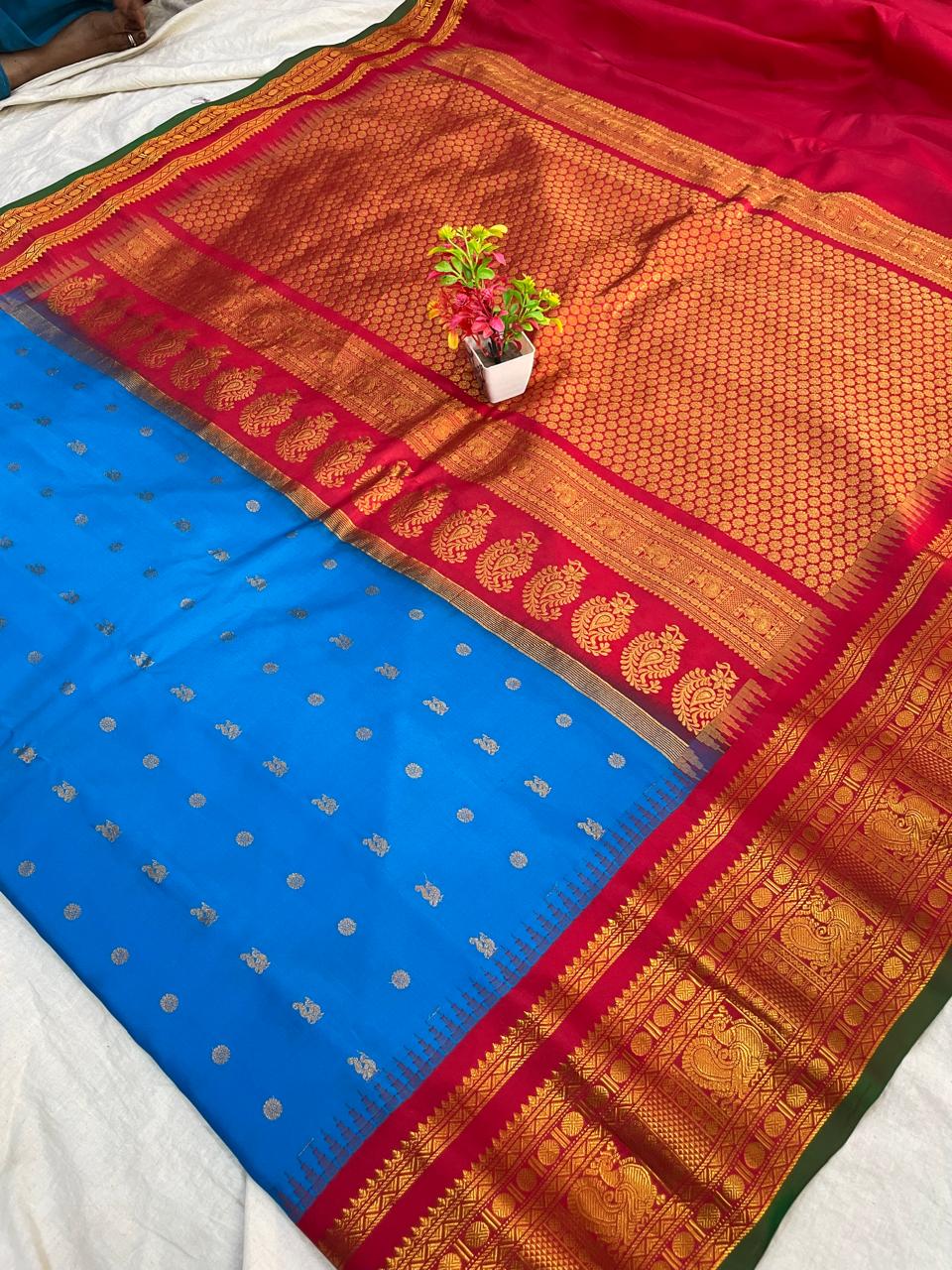 🍁Type: Gadwal Pure Pattu Kanchi Boder With Blouse Sarees.