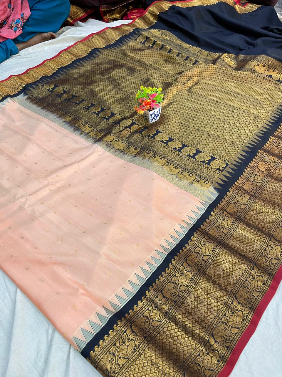 🍁Type: Gadwal Pure Pattu Kanchi Boder With Blouse Sarees.