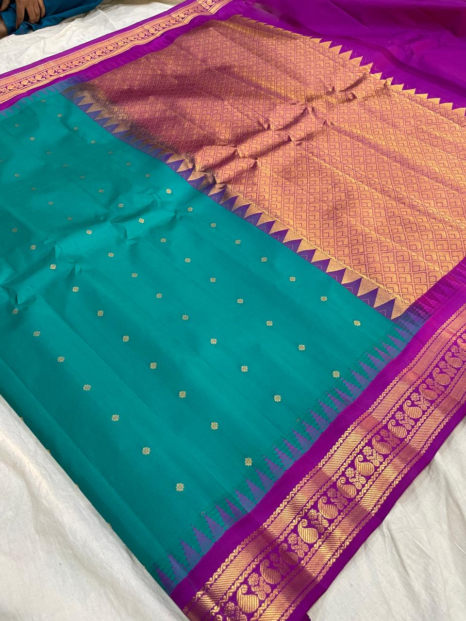 🍁Type: Gadwal Pure Pattu Butta Small Boder With Blouse Sarees.