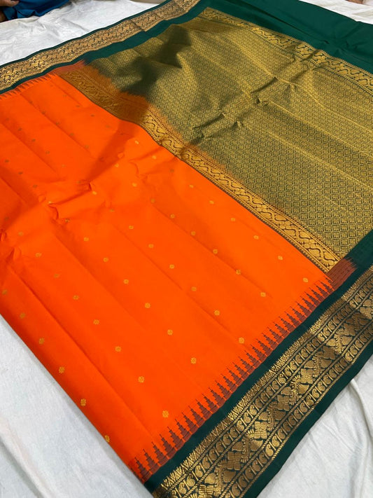 🍁Type: Gadwal Pure Pattu Butta Small Boder With Blouse Sarees.