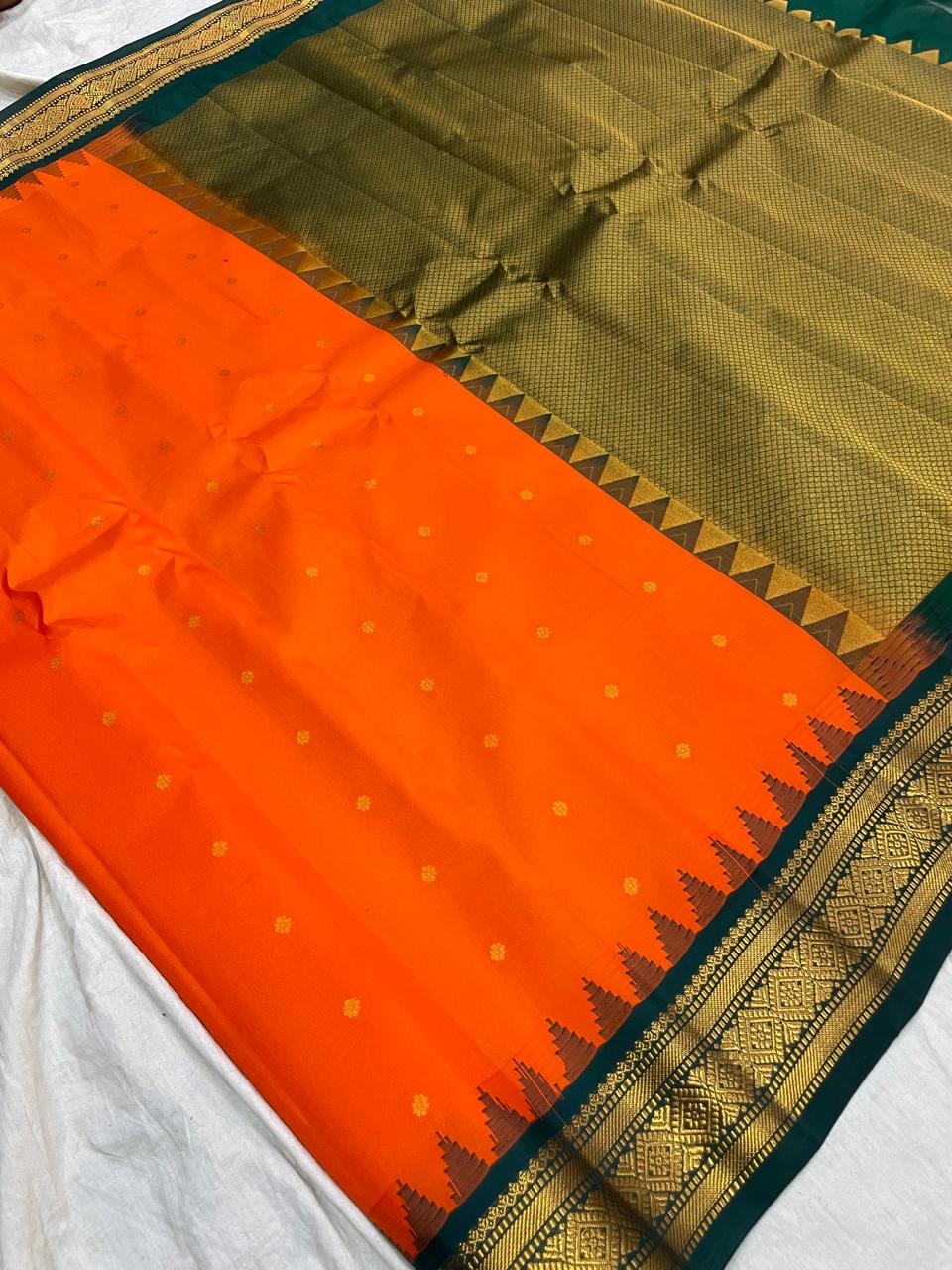 🍁Type: Gadwal Pure Pattu Butta Small Boder With Blouse Sarees.