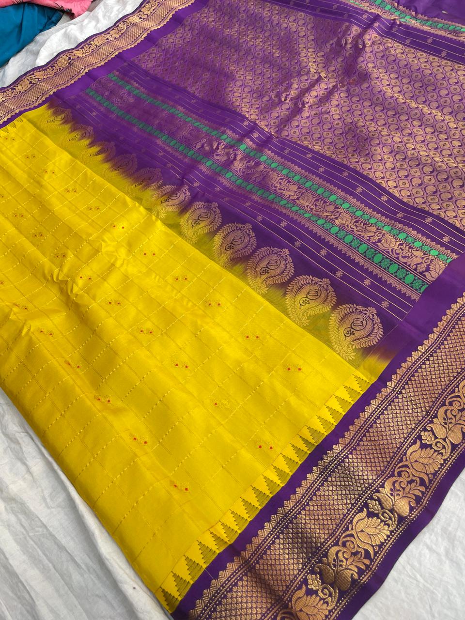 🍁Type: Gadwal Pure Pattu Butta With Blouse Sarees.