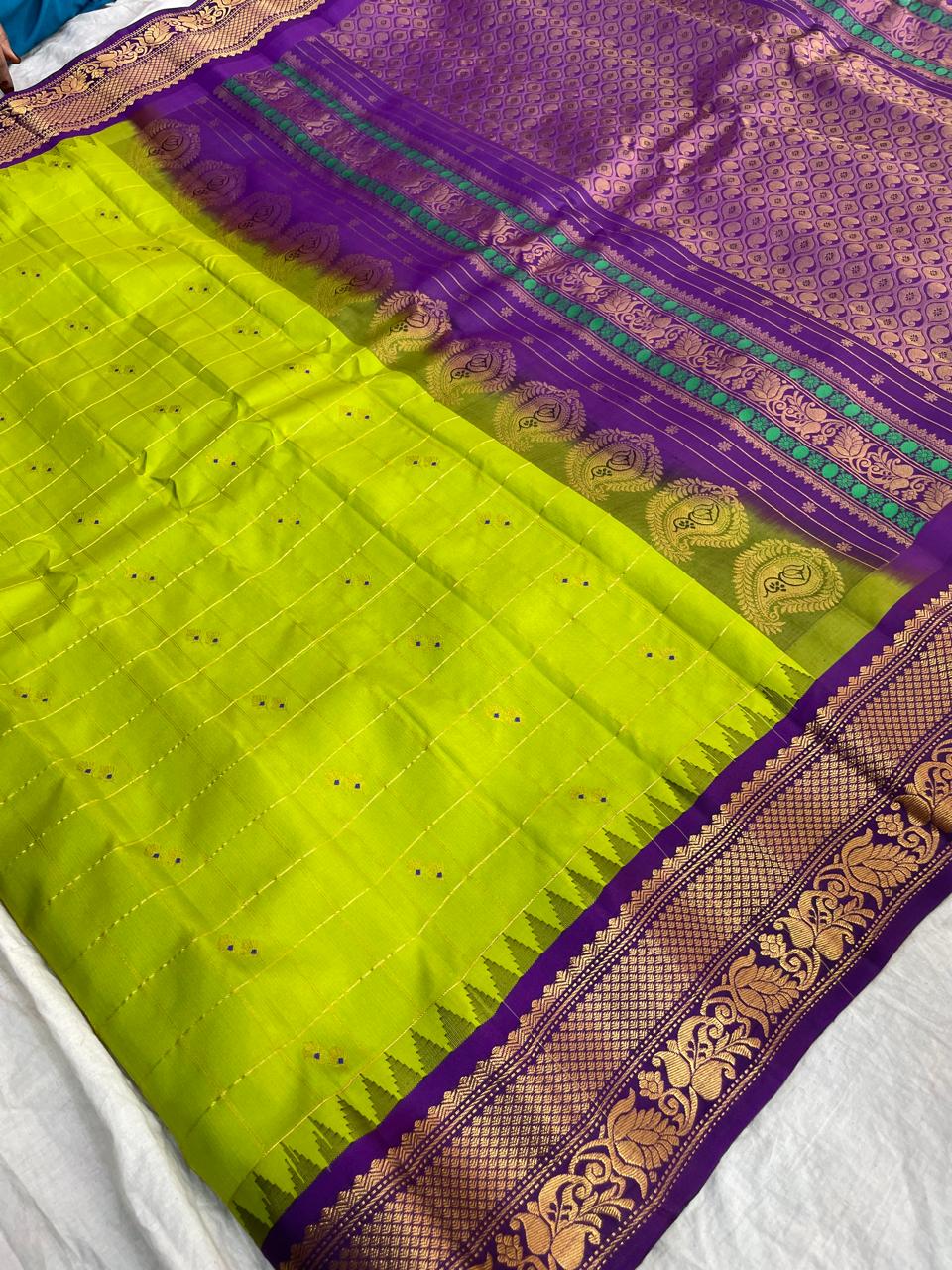 🍁Type: Gadwal Pure Pattu Butta With Blouse Sarees.