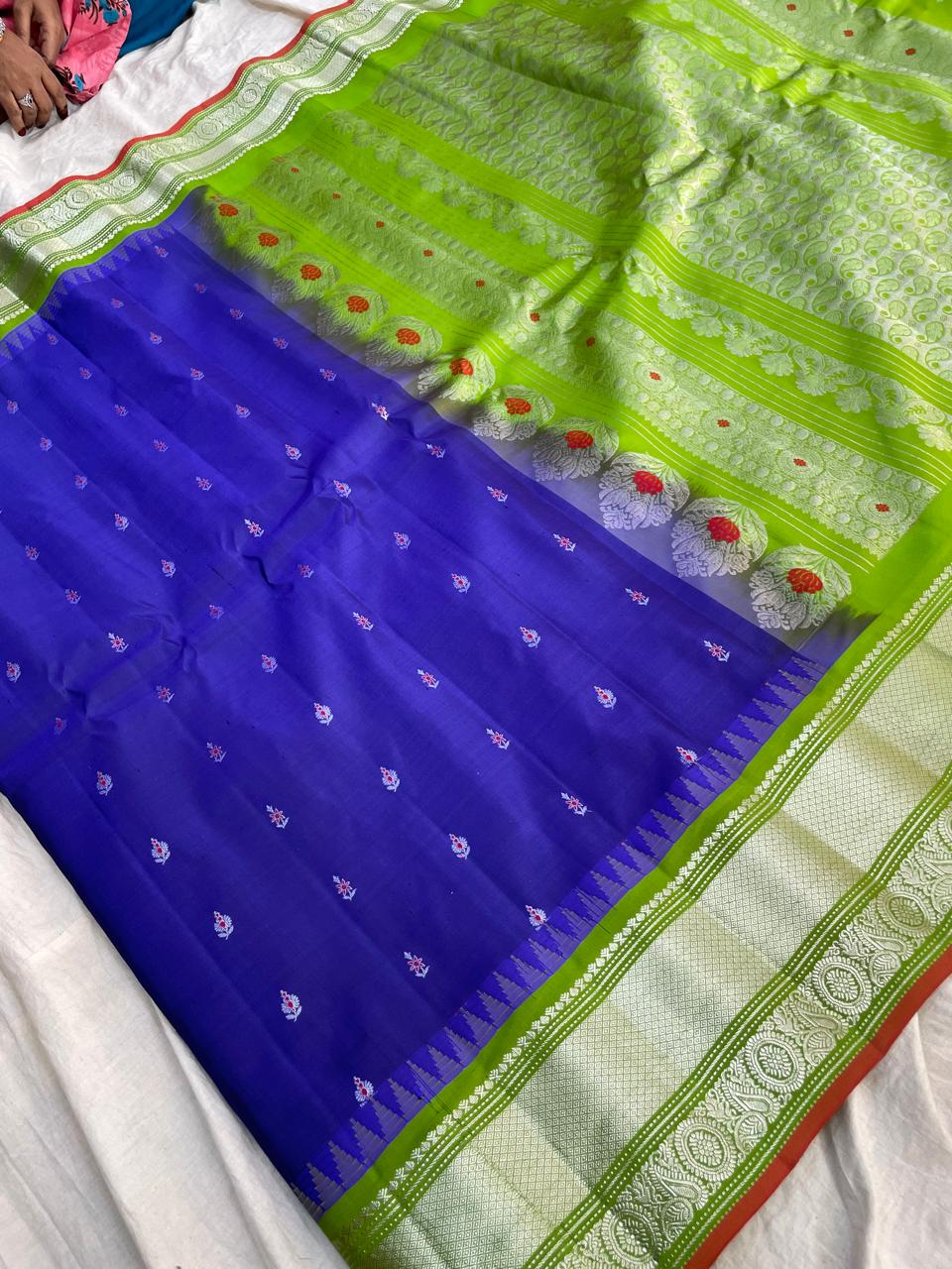 🍁Type: Gadwal Pure Pattu Butta With Blouse Sarees.