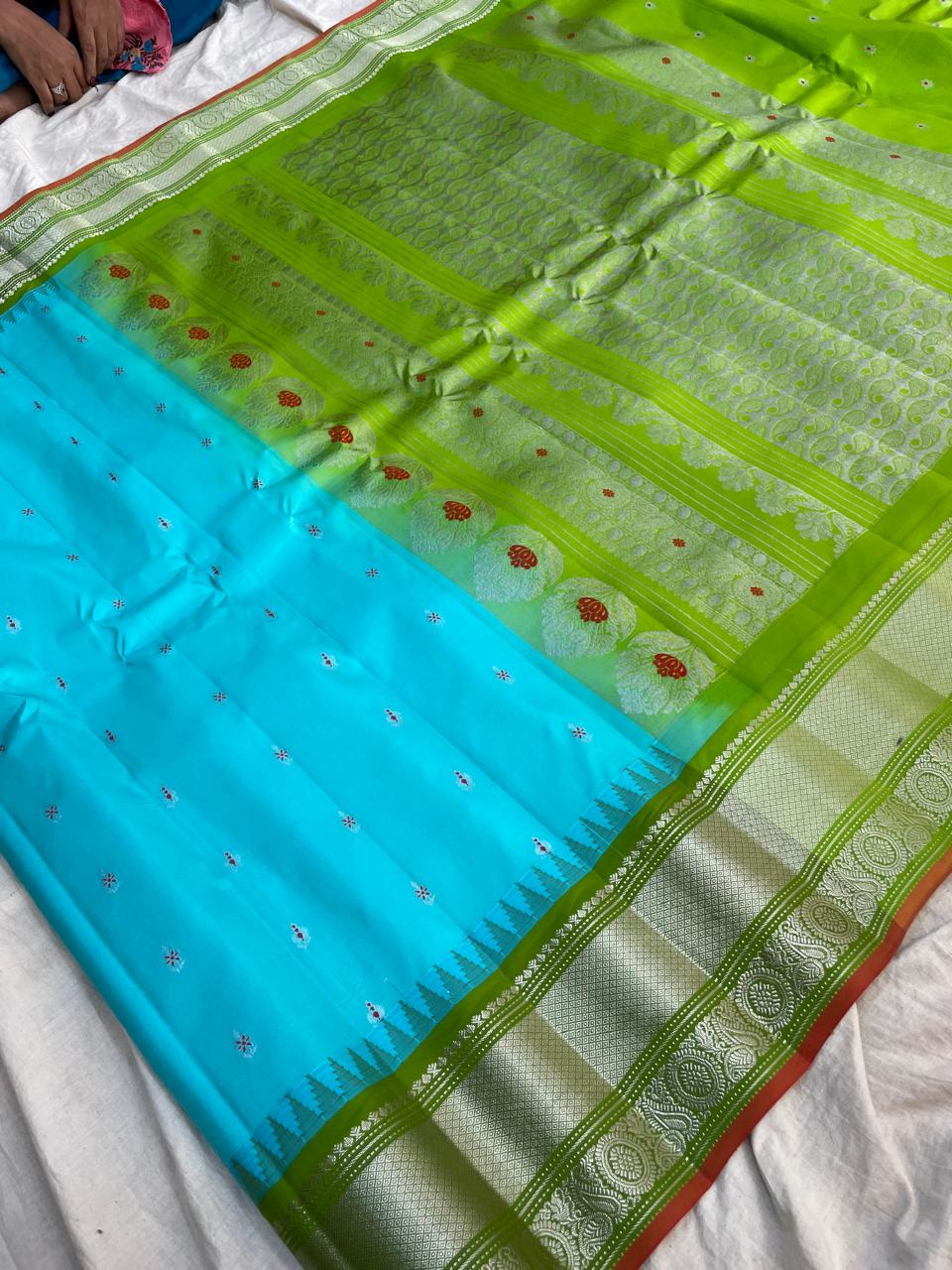 🍁Type: Gadwal Pure Pattu Butta With Blouse Sarees.