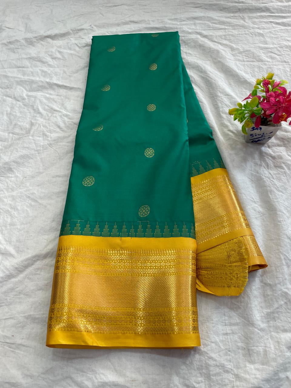 🍁Type: Gadwal Mixed Silk With Blouse Sarees.