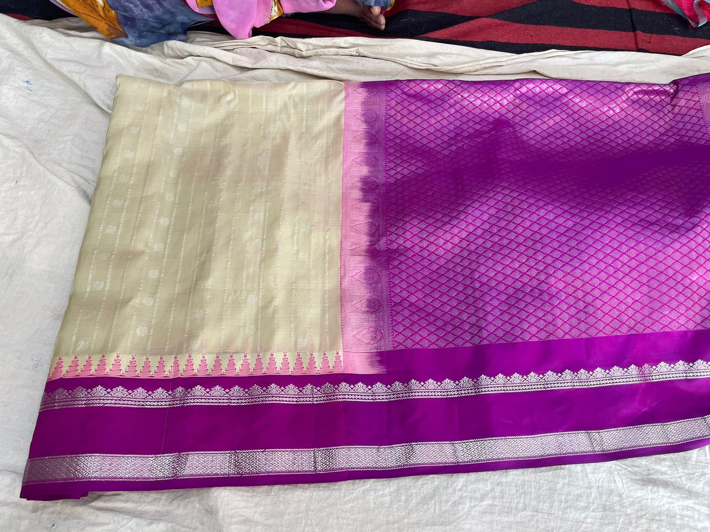 🍁Gadwal Pure Pattu Gap Border With Blouse Sarees.