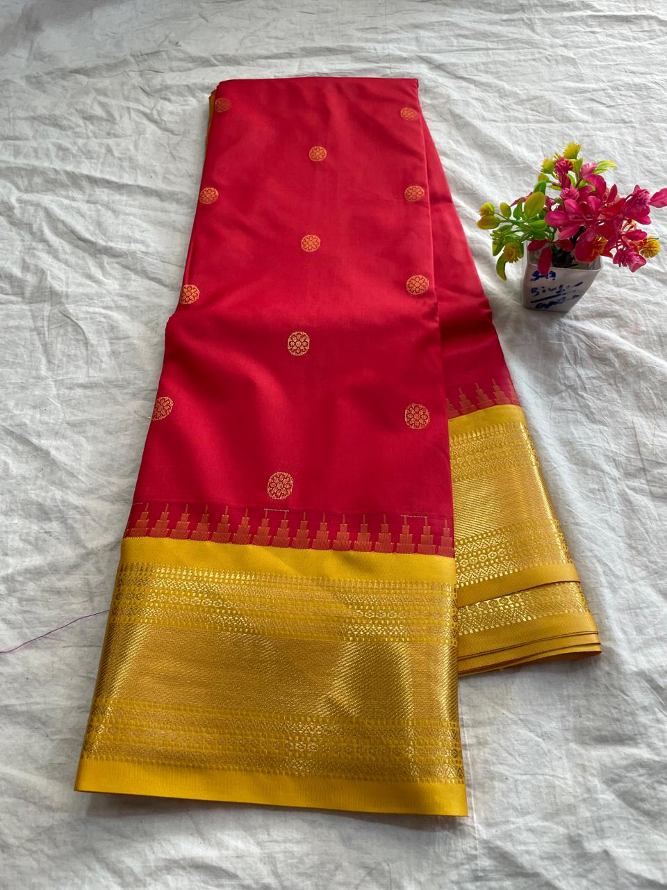 🍁Type: Gadwal Mixed Silk With Blouse Sarees.