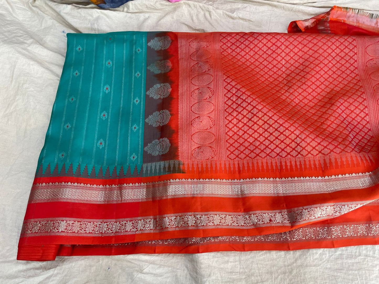 🍁Gadwal Pure Pattu Gap Border With Blouse Sarees.