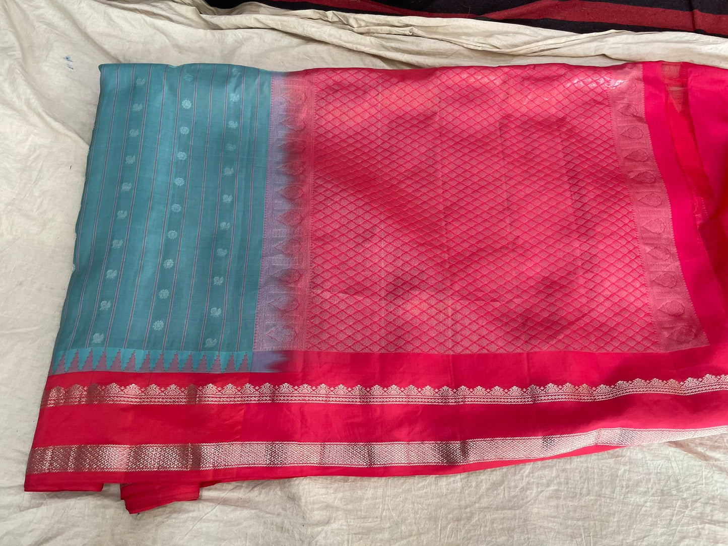 🍁Gadwal Pure Pattu Gap Border With Blouse Sarees.