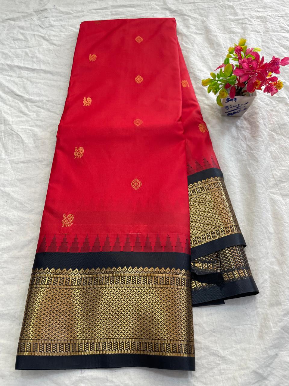 🍁Type: Gadwal Mixed Silk With Blouse Sarees.