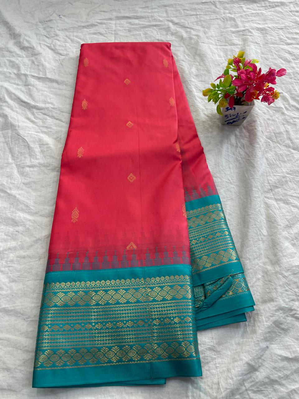 🍁Type: Gadwal Mixed Silk With Blouse Sarees.