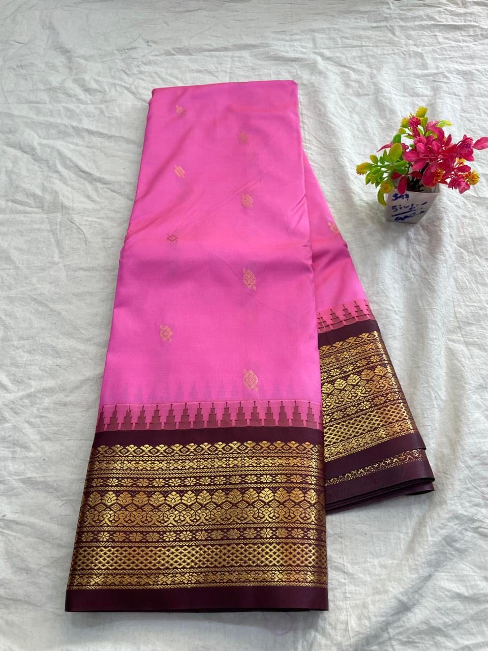 🍁Type: Gadwal Mixed Silk With Blouse Sarees.