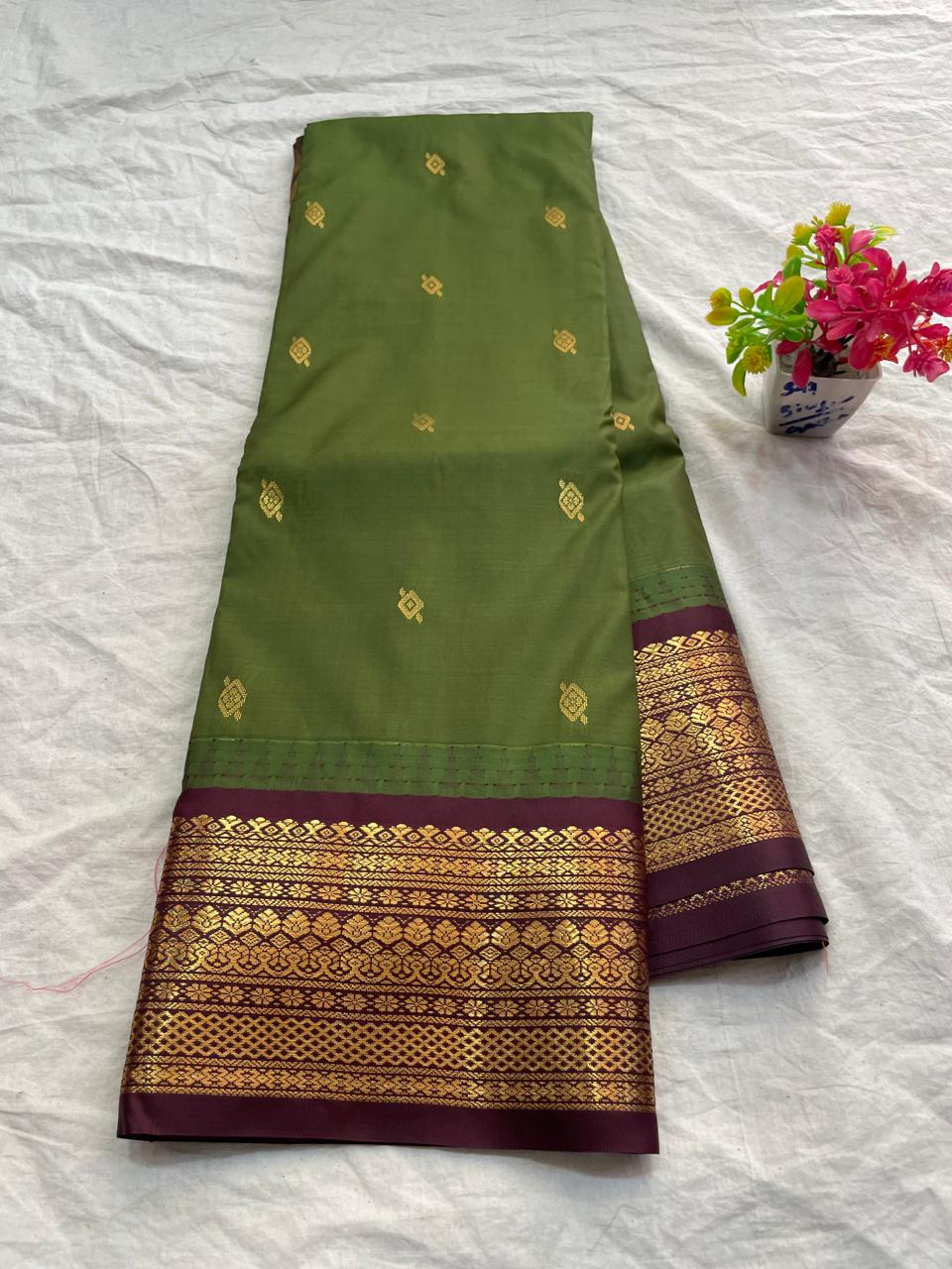 🍁Type: Gadwal Mixed Silk With Blouse Sarees.