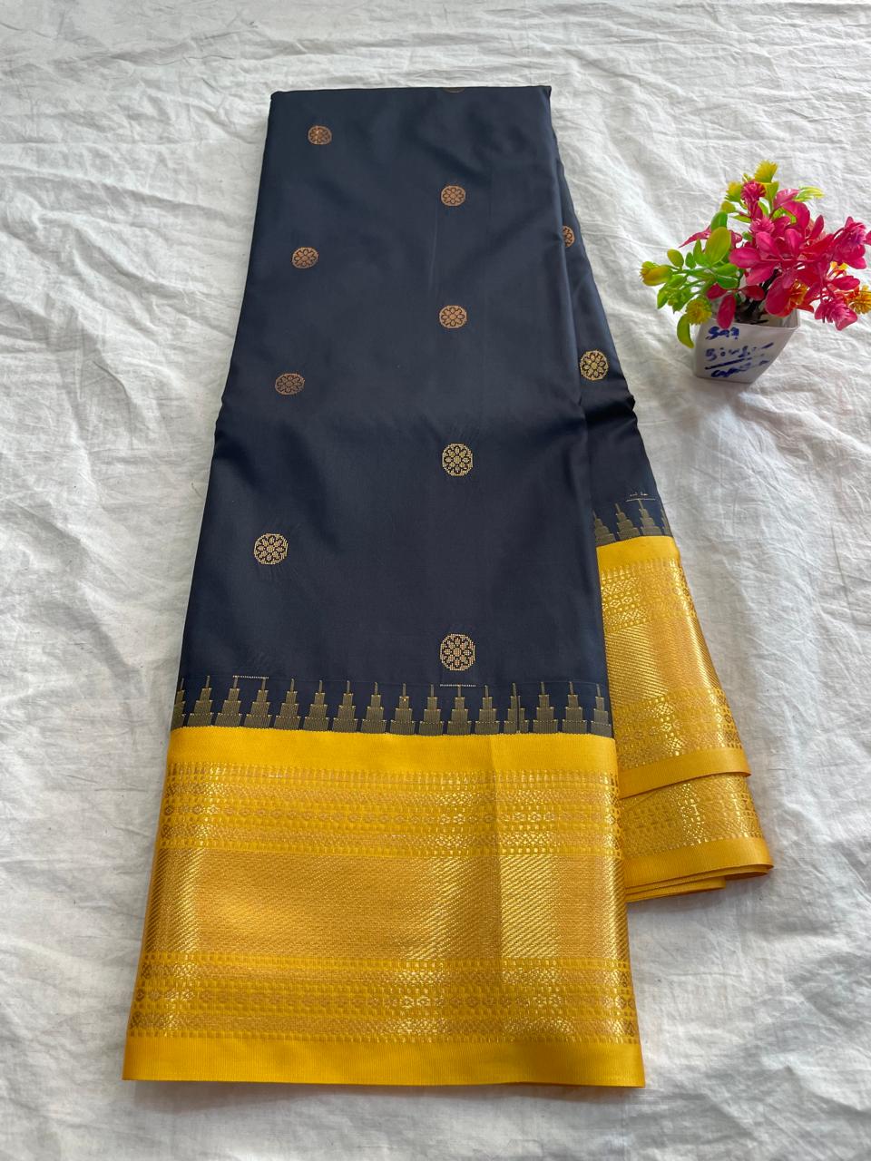 🍁Type: Gadwal Mixed Silk With Blouse Sarees.