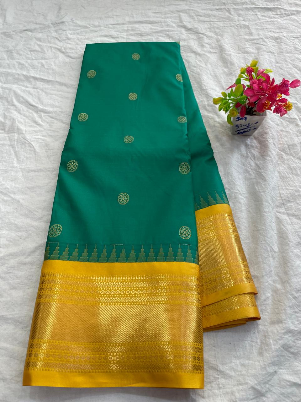 🍁Type: Gadwal Mixed Silk With Blouse Sarees.