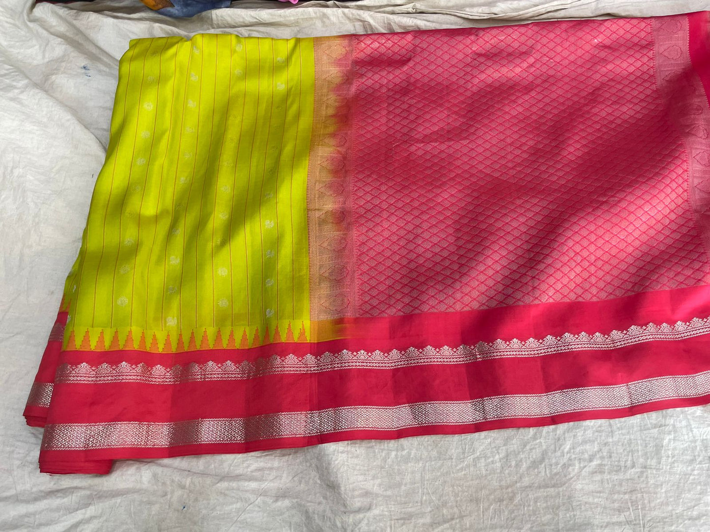 🍁Gadwal Pure Pattu Gap Border With Blouse Sarees.