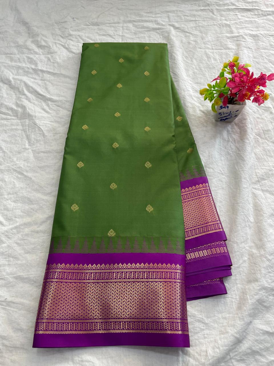 🍁Type: Gadwal Mixed Silk With Blouse Sarees.