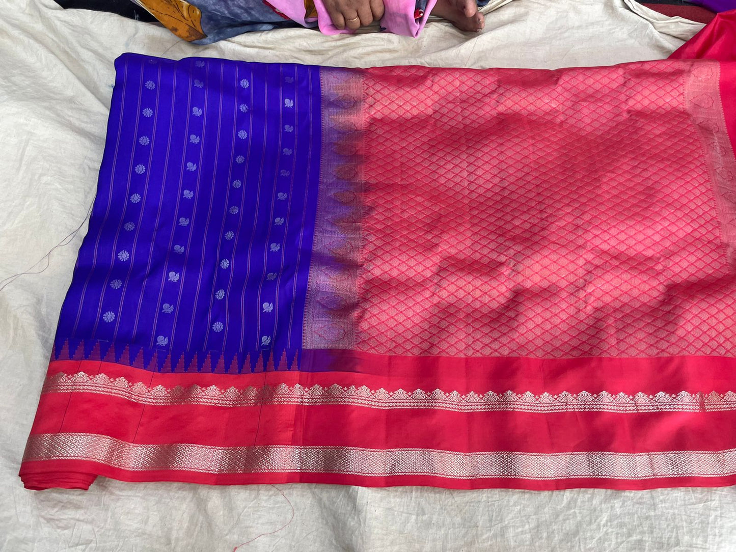 🍁Gadwal Pure Pattu Gap Border With Blouse Sarees.