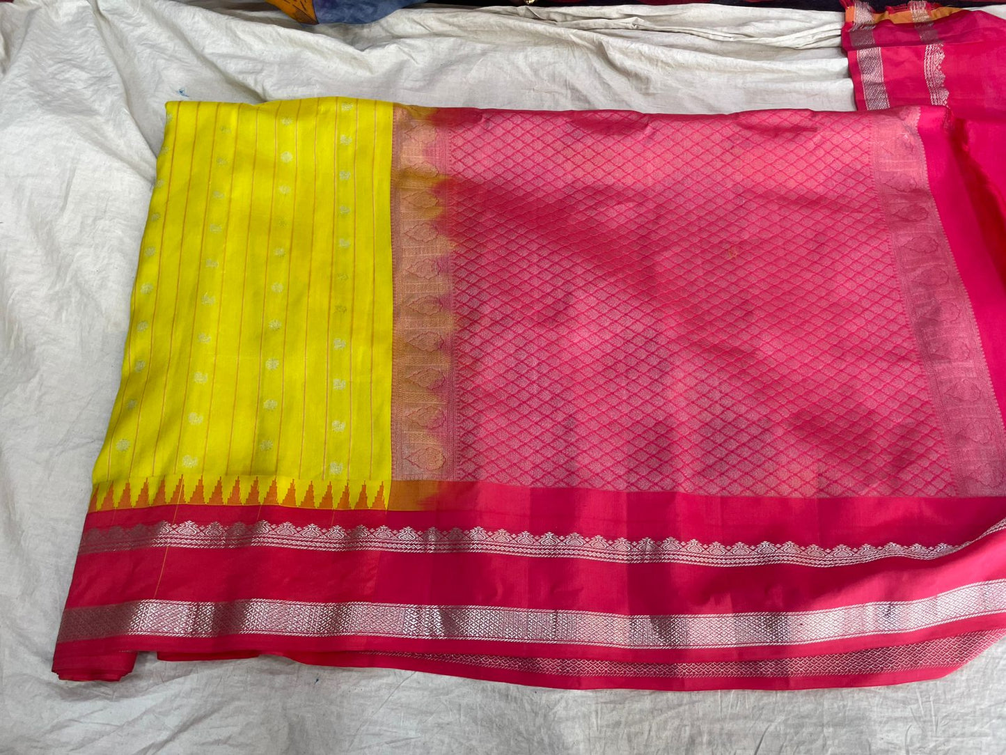 🍁Gadwal Pure Pattu Gap Border With Blouse Sarees.